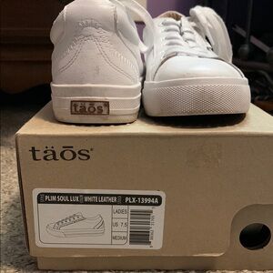 Taos Footwear womens White Leather Shoes